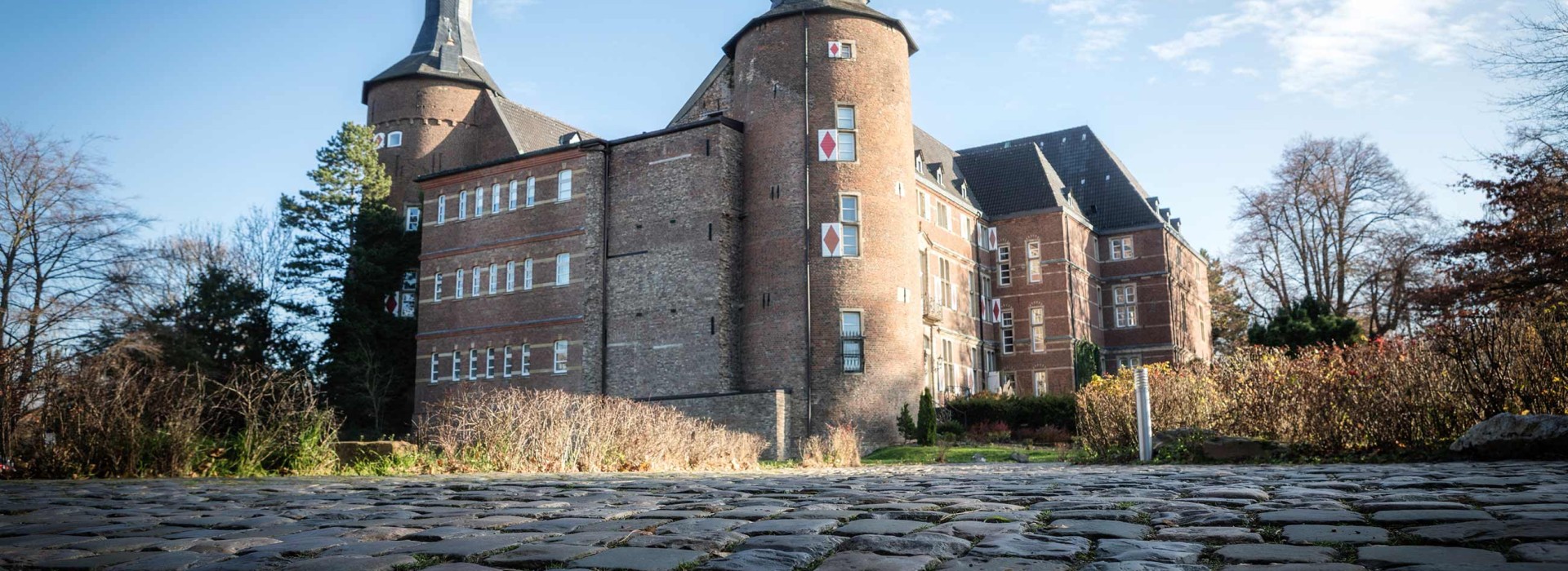 Umzugsunternehmen Bedburg – sicher umziehen mit 10+ Jahren Erfahrung